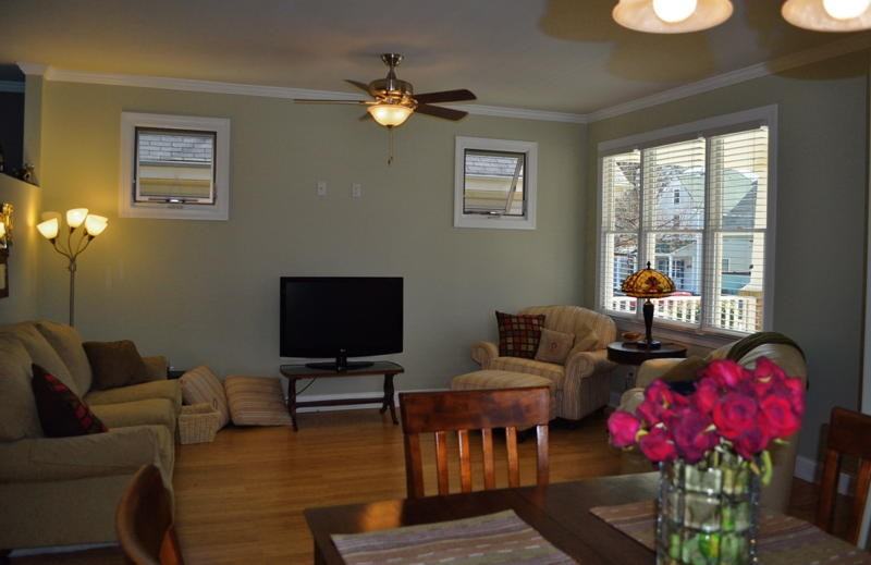 1607 Chamberlain Ave - Photo 6 of 11