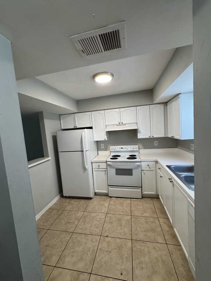 28261 Pine Haven Way - Photo 3 of 9