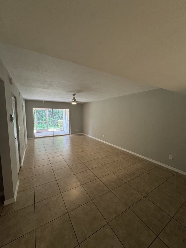 28261 Pine Haven Way - Photo 4 of 9