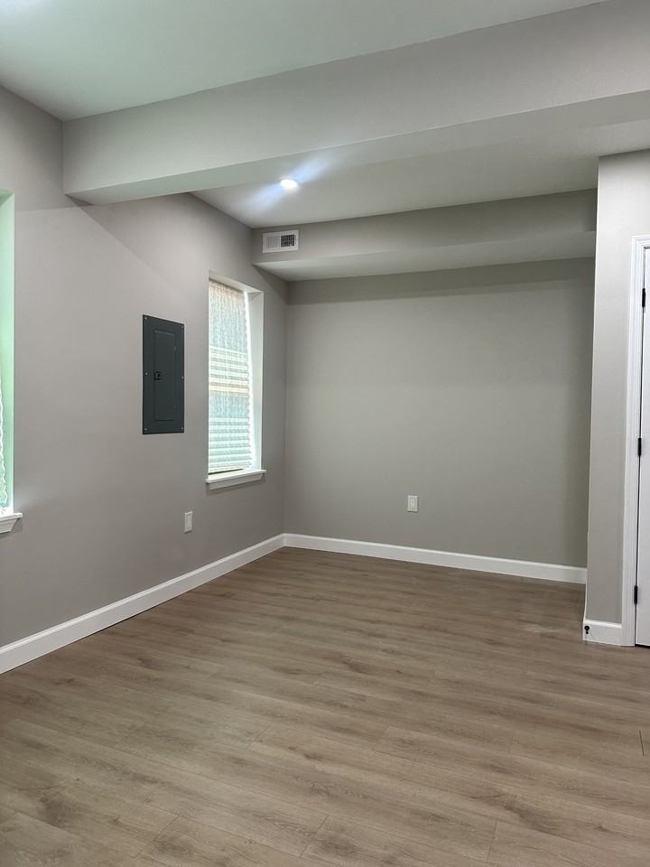 3715 Belair Rd - Photo 5 of 12