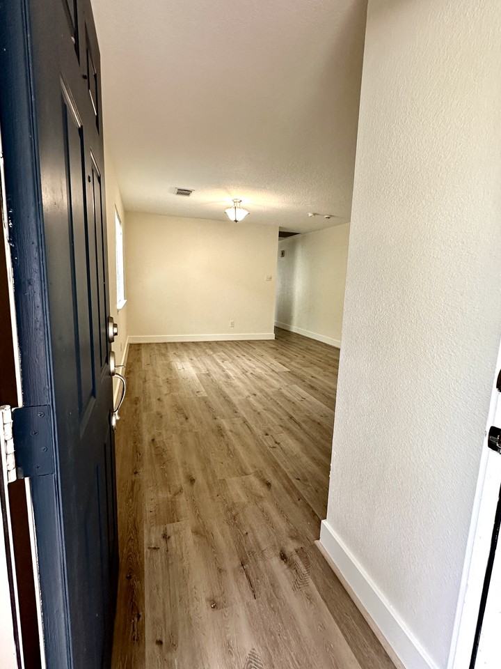 10611 Cobblecreek Way - Photo 3 of 17