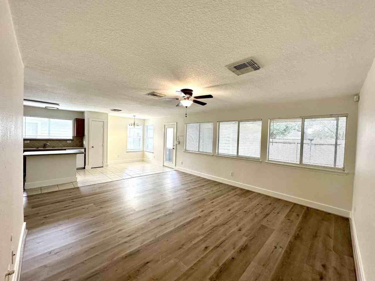 10611 Cobblecreek Way - Photo 5 of 17