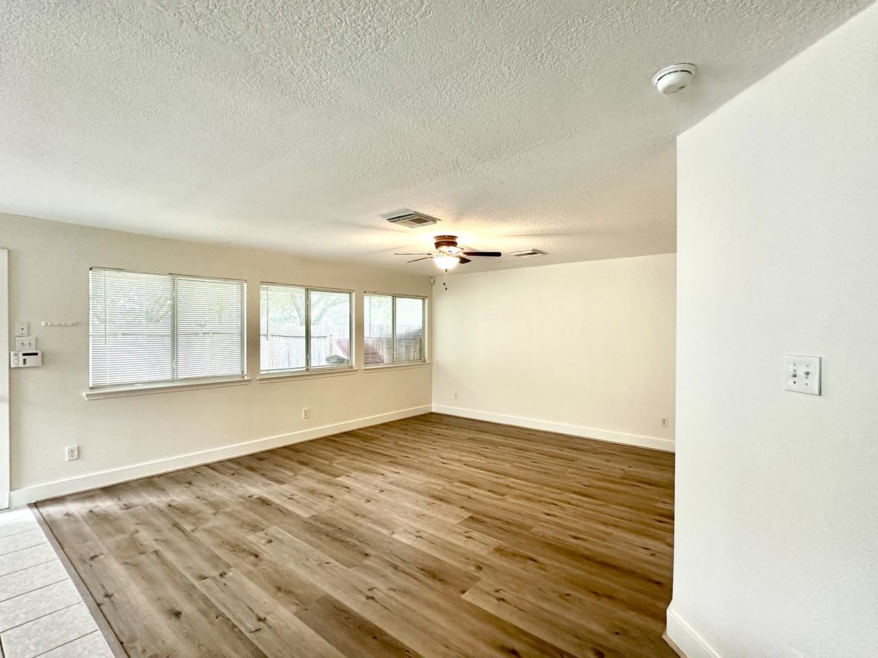 10611 Cobblecreek Way - Photo 7 of 17