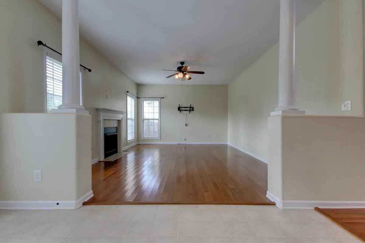 1128 Chinook Cir - Photo 4 of 10