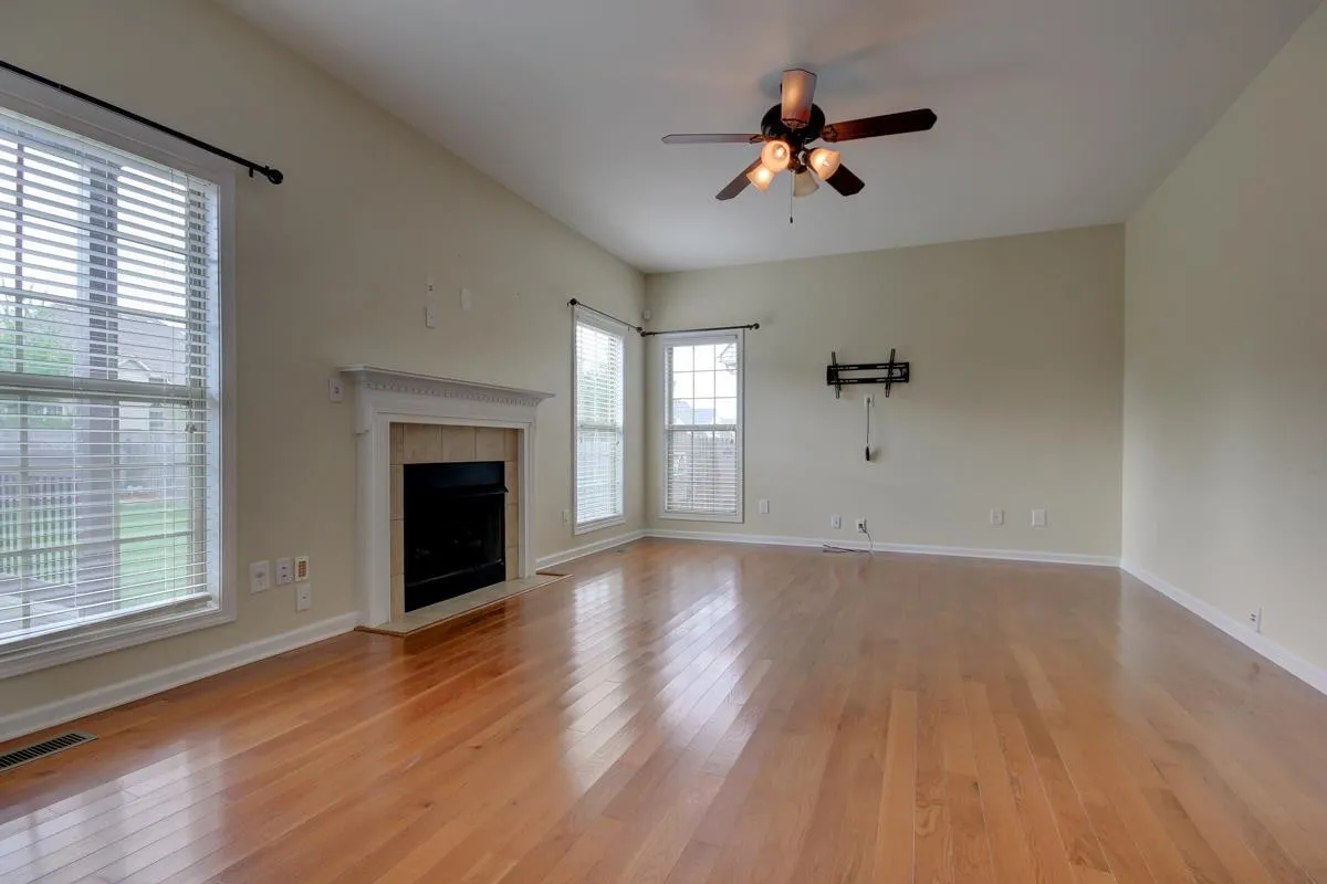 1128 Chinook Cir - Photo 5 of 10