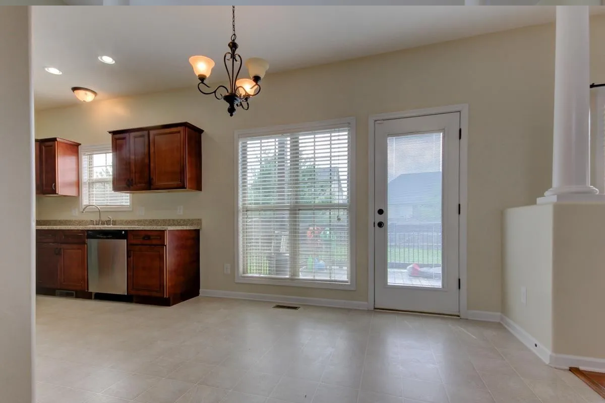 1128 Chinook Cir - Photo 7 of 10