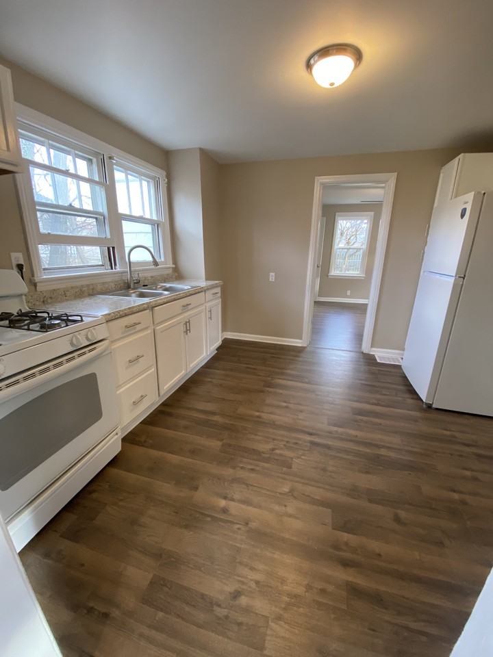 706 Elm Ct - Photo 2 of 6