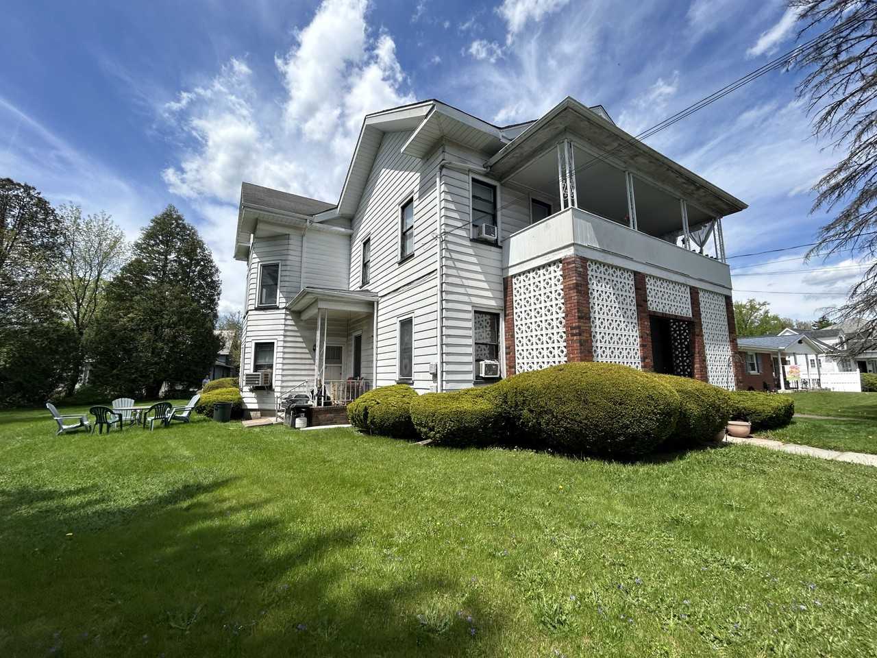 691 Wyoming Ave - Photo 2 of 20