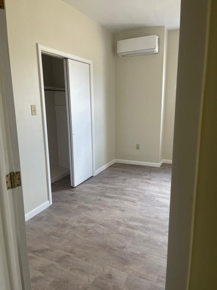 691 Wyoming Ave - Photo 3 of 20