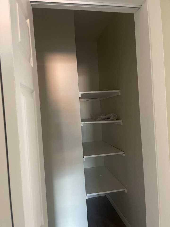 691 Wyoming Ave - Photo 5 of 20