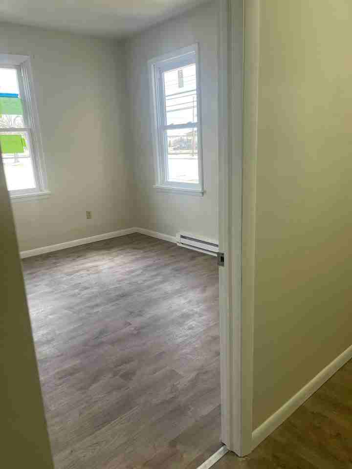 691 Wyoming Ave - Photo 7 of 20