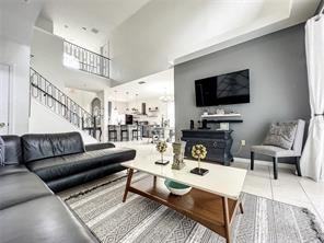 512 Pineloch Dr - Photo 4 of 39