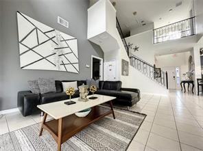 512 Pineloch Dr - Photo 5 of 39