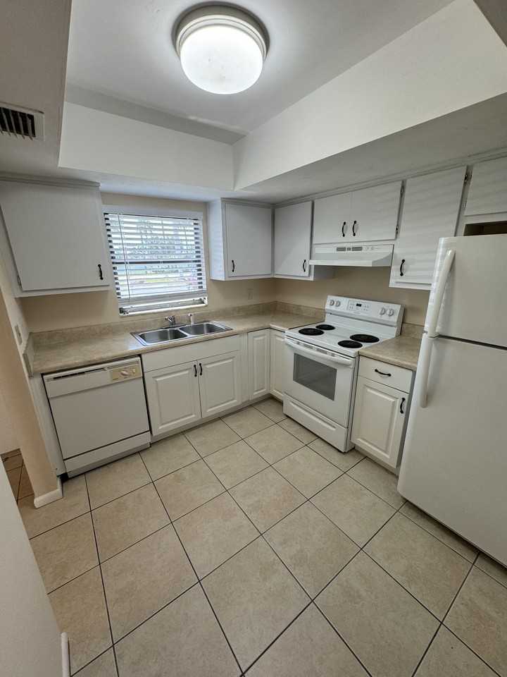 27601 Arroyal Rd #126 - Photo 5 of 9