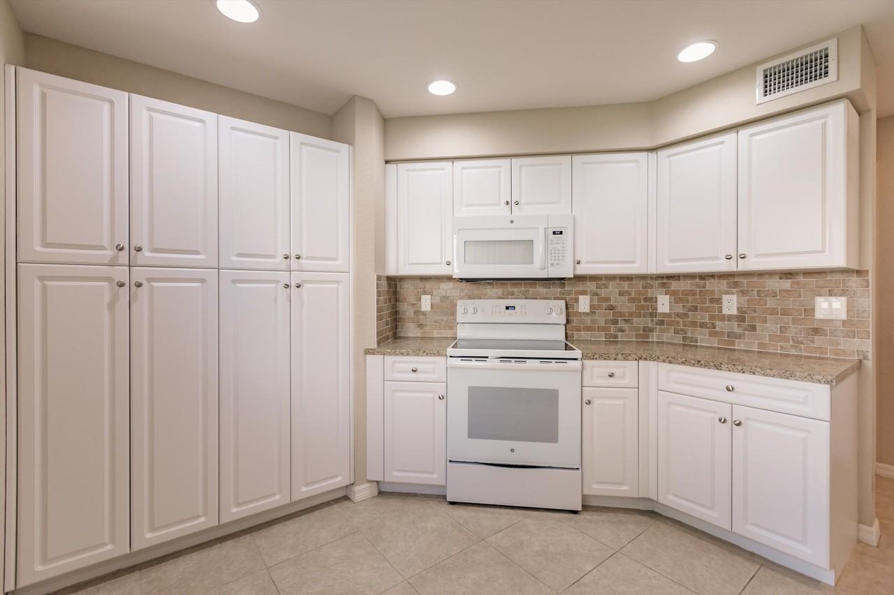 27430 Palmesta Cir #16 - Photo 4 of 16