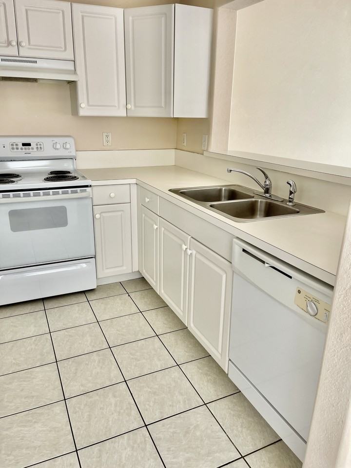 26734 Little John Ct #03 - Photo 2 of 8