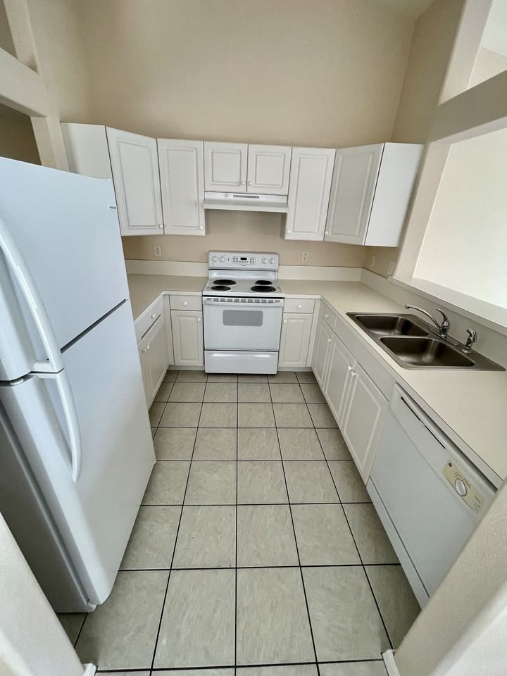 26734 Little John Ct #03 - Photo 4 of 8