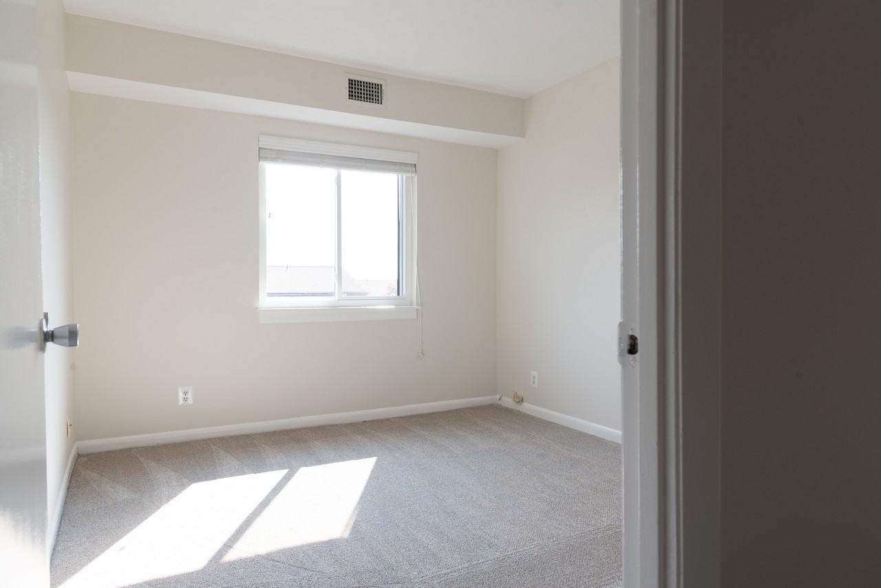 6280 Edsall Rd - Photo 3 of 7