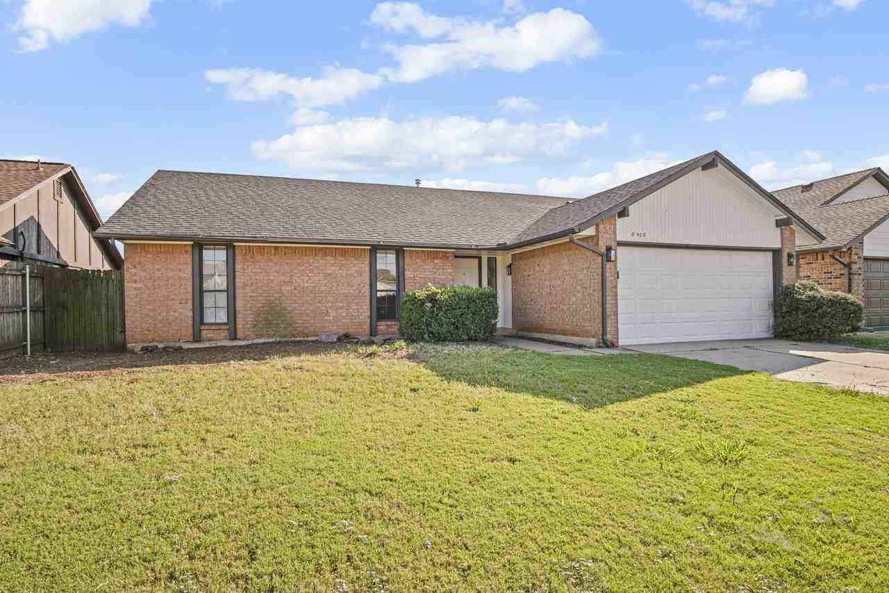 8408 Nw 109th St - Photo 3 of 34