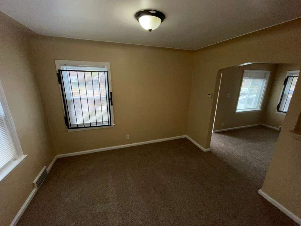 15461 Cedargrove St - Photo 4 of 11