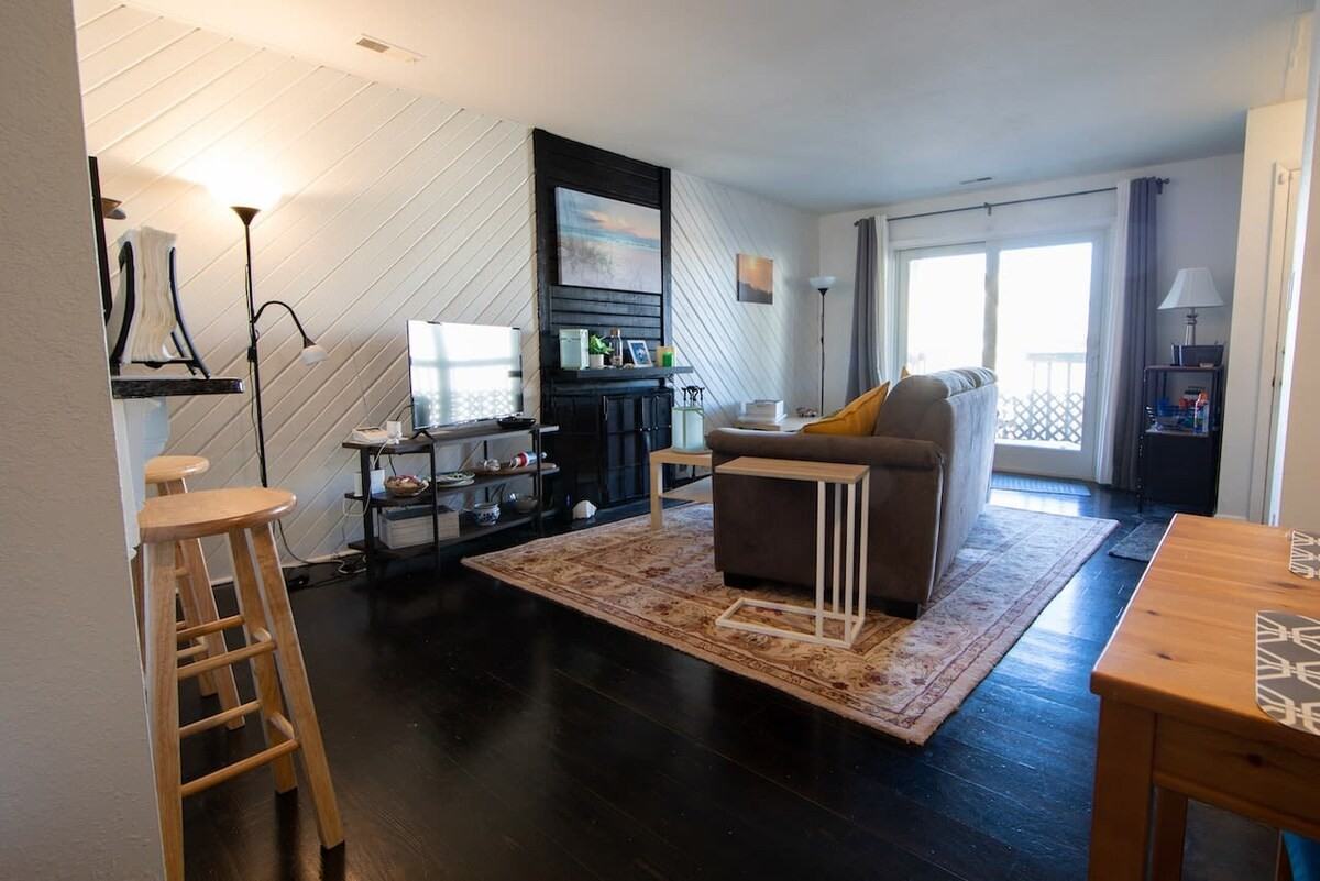 736 W Ocean View Ave #D - Photo 3 of 28