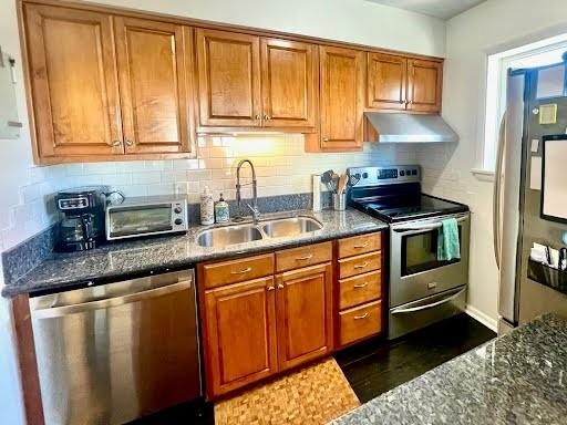 736 W Ocean View Ave #D - Photo 4 of 28