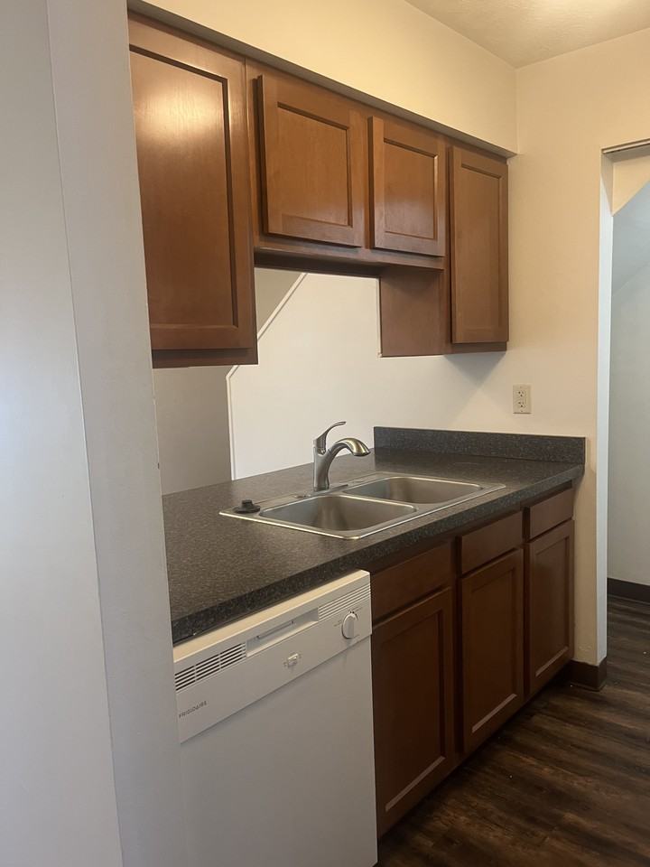 402 Forest Ln - Photo 5 of 11