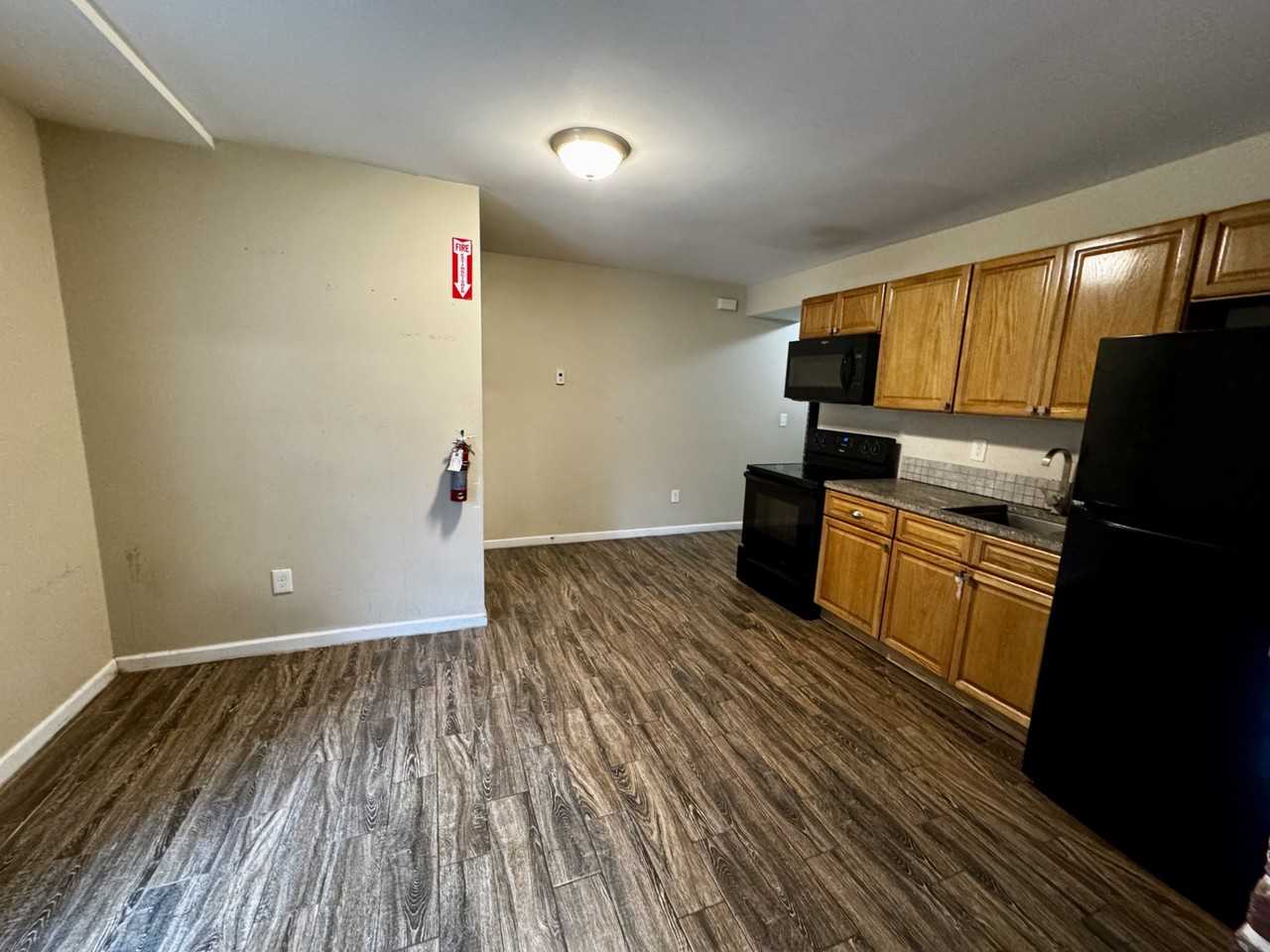 9 S Clinton St #B - Photo 3 of 8