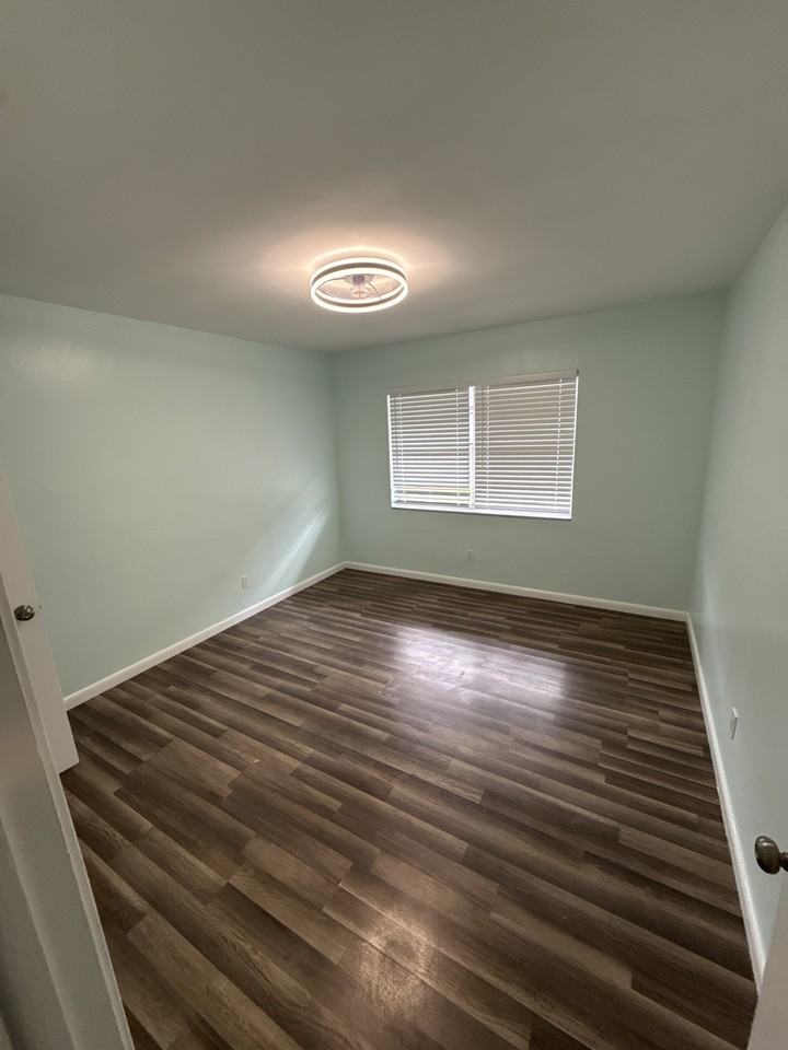 2247 Taylor St #3 - Photo 7 of 10