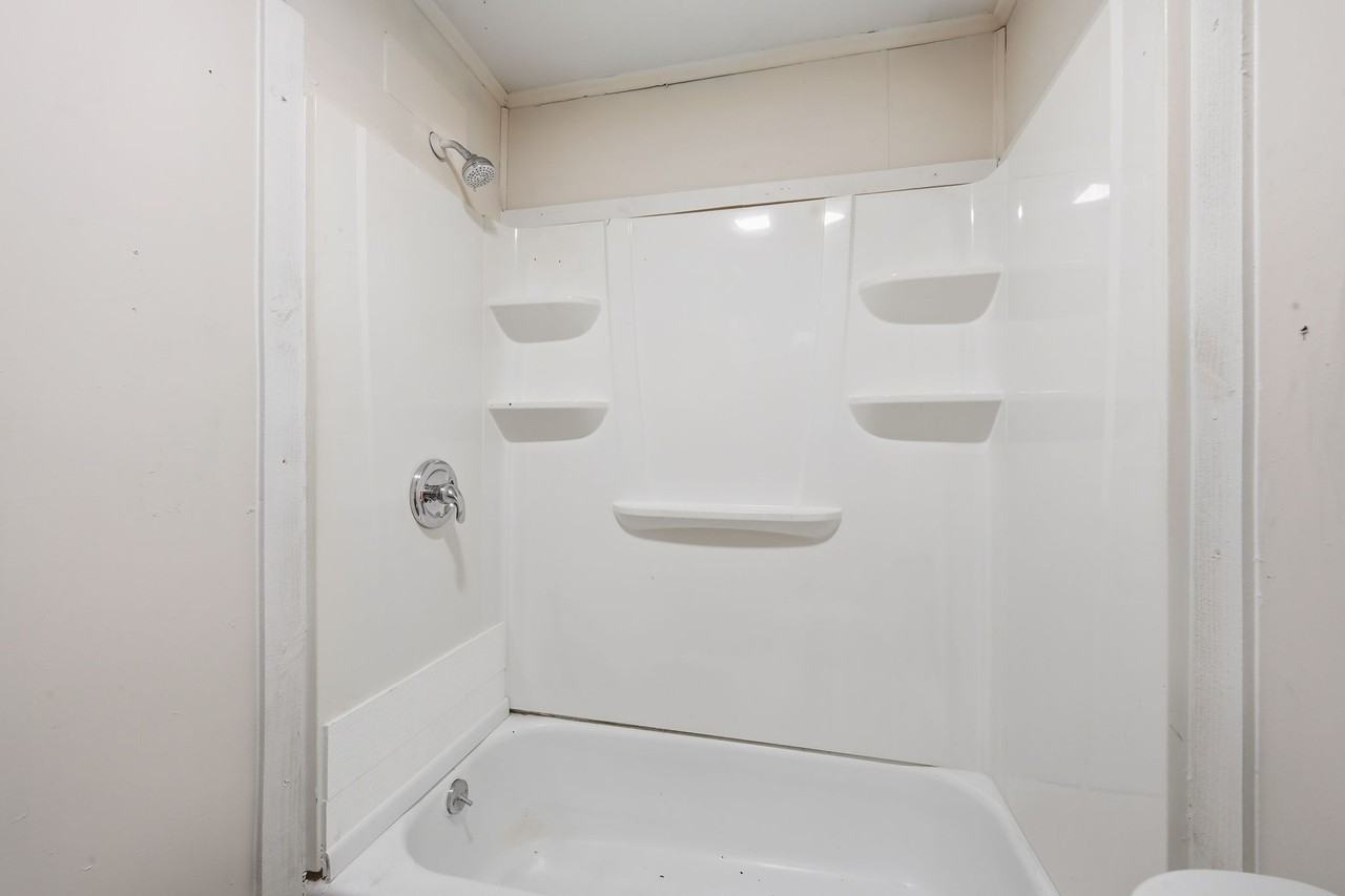 141 Ambroise St - Photo 3 of 20