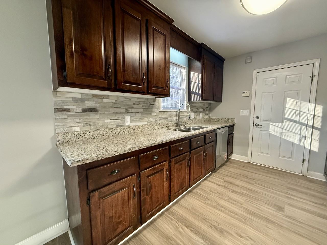 27 Montford Ct - Photo 6 of 25