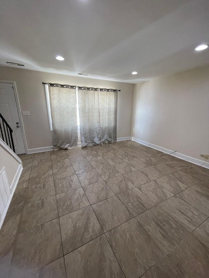 2621 Hallam Ct - Photo 2 of 8