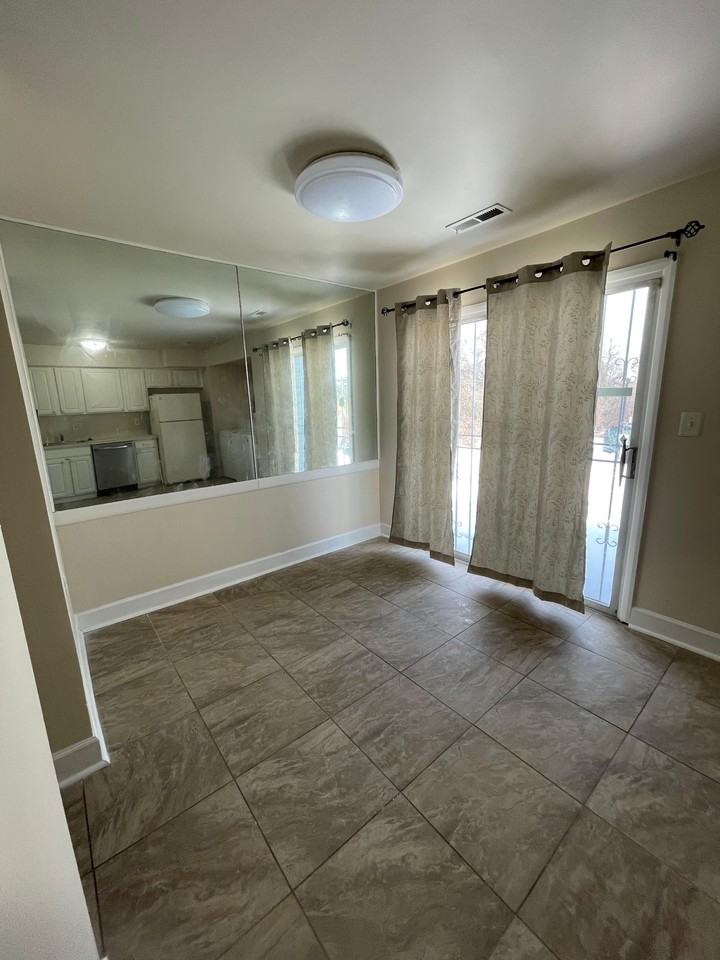 2621 Hallam Ct - Photo 3 of 8