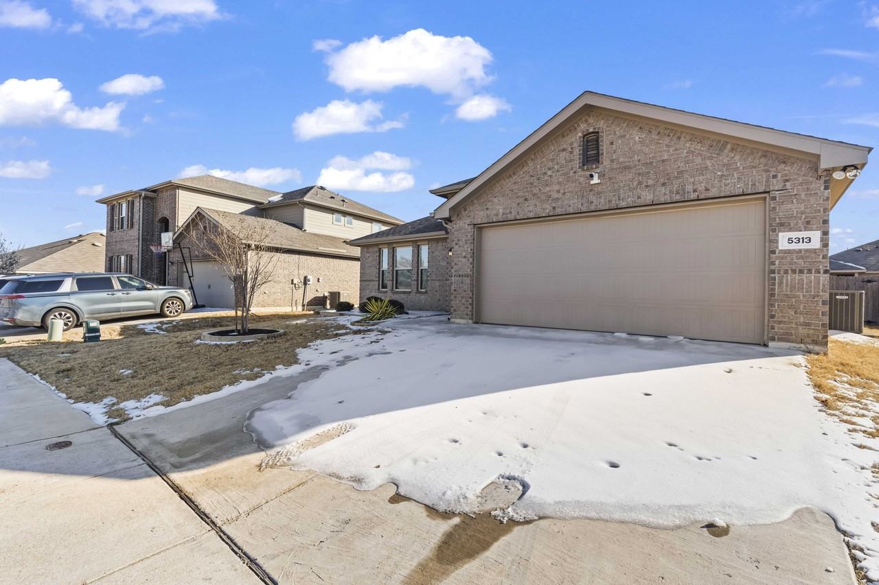 5313 Creek Hill Ln - Photo 3 of 30