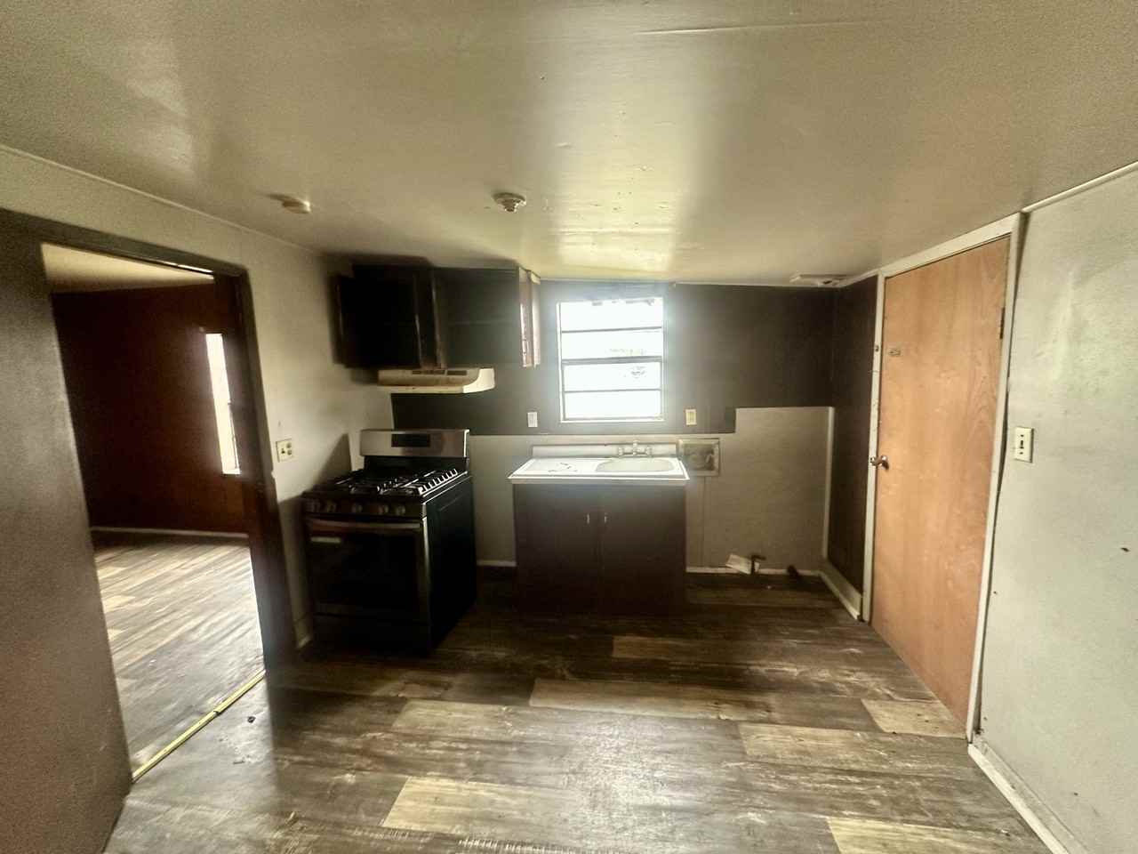 718 18th St N - Photo 4 of 8