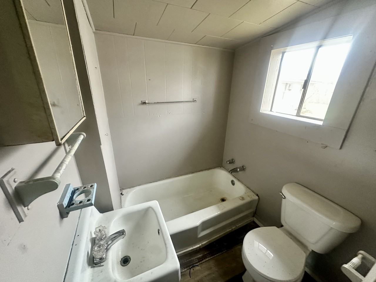 718 18th St N - Photo 6 of 8