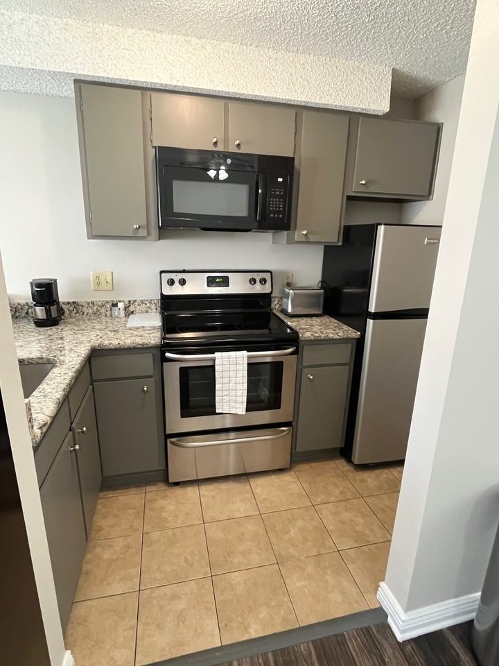 980 S Dexter St #4 - Photo 4 of 11