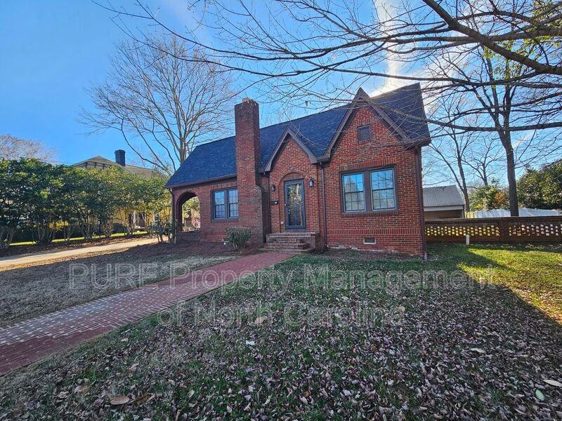 708 Union St S - Photo 3 of 50