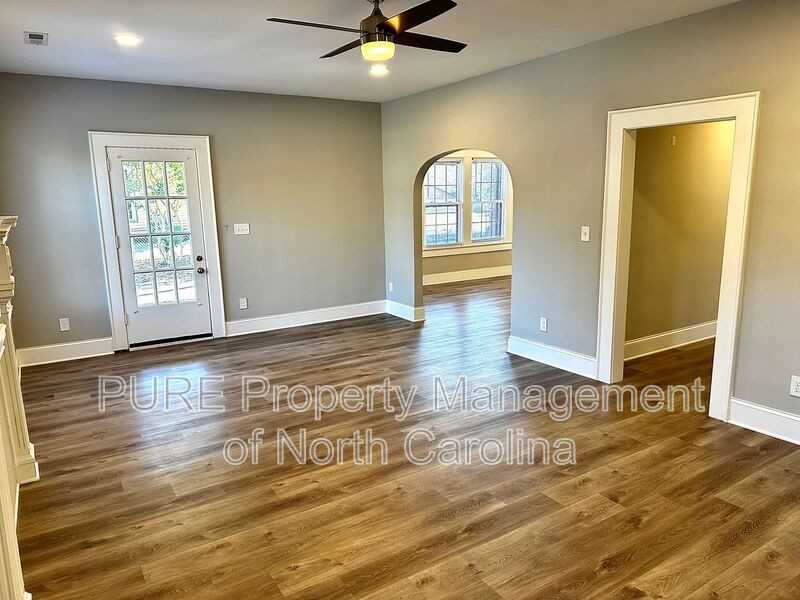 708 Union St S - Photo 5 of 50