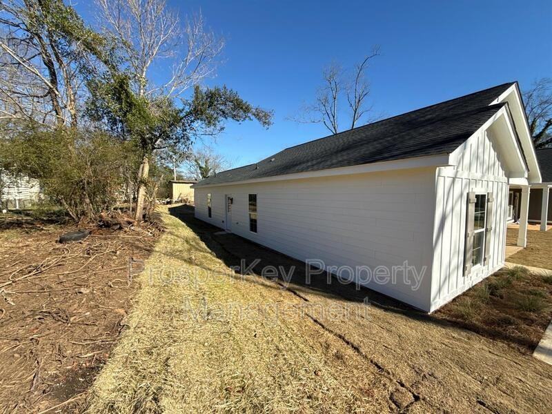 405 E Chappell St - Photo 3 of 20