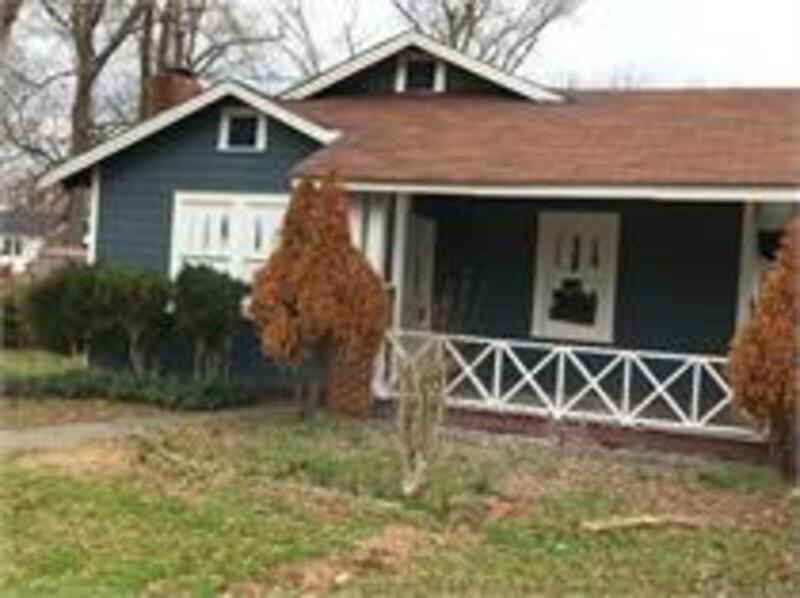 105 Cherry St Sw - Photo 2 of 14