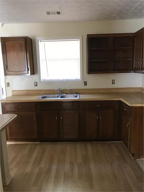 5703 Wells Cir - Photo 7 of 19