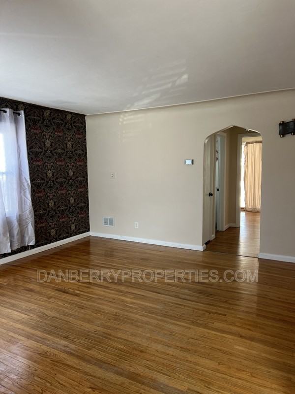 2222 Rood St - Photo 2 of 9