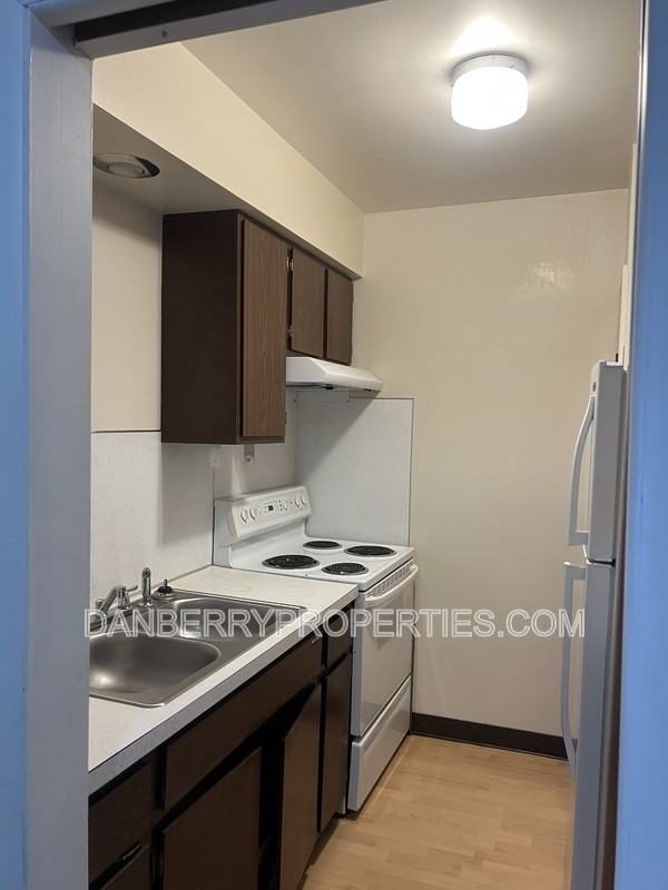 3940 Jackman Rd - Photo 3 of 8