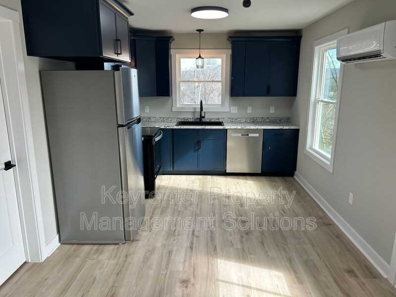 300 Fairview Ave #B - Photo 3 of 17