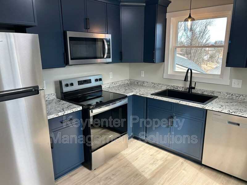 300 Fairview Ave #B - Photo 4 of 17