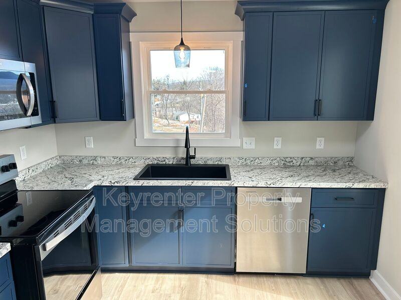 300 Fairview Ave #B - Photo 5 of 17