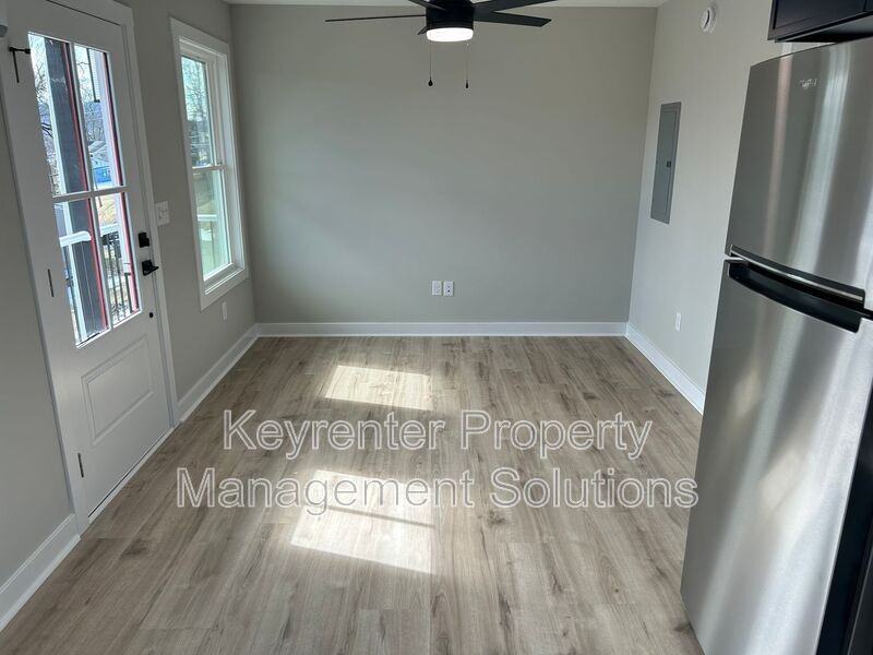 300 Fairview Ave #B - Photo 7 of 17