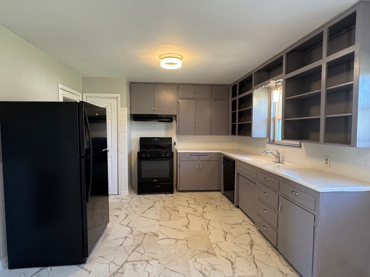 110 W Virginia Ave #1 - Photo 4 of 10