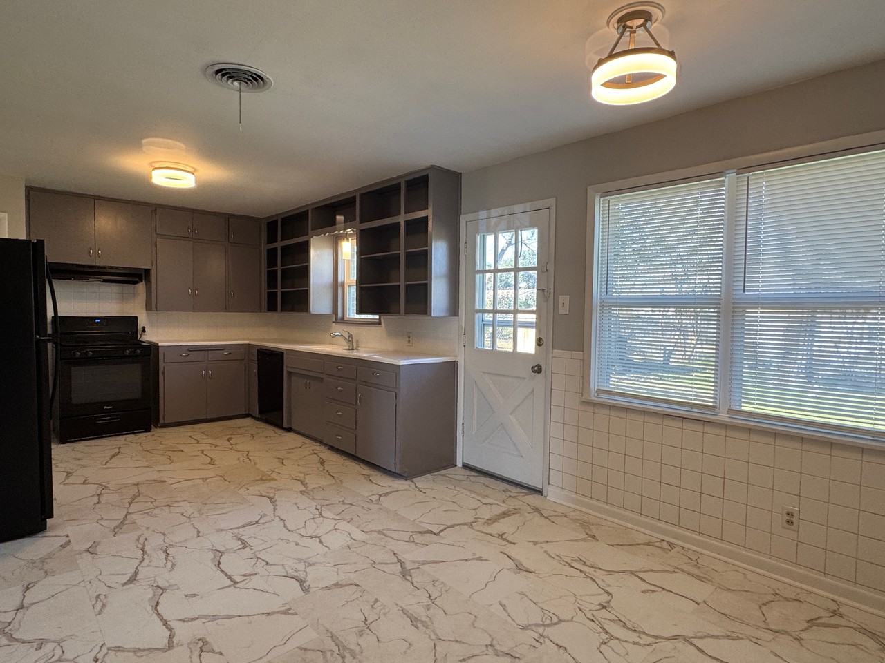 110 W Virginia Ave #1 - Photo 5 of 10